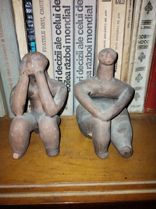 Complexul Gânditorul statuete de lut