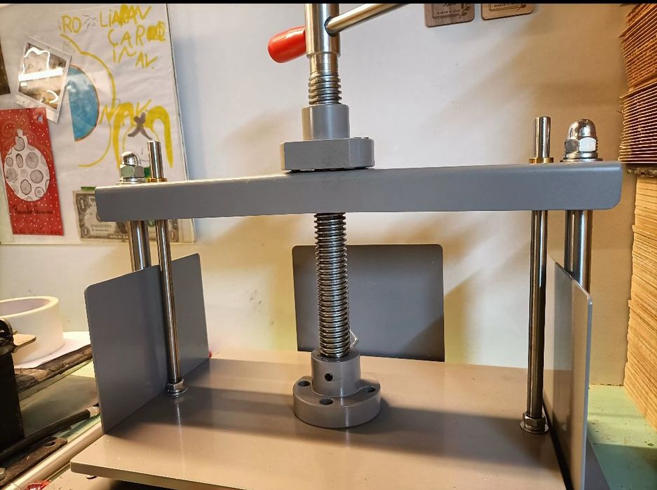 presa metalica arhivare restaurare carte arhive nationale