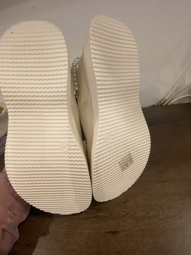 Pantofi fete noi cu detaliu  margele