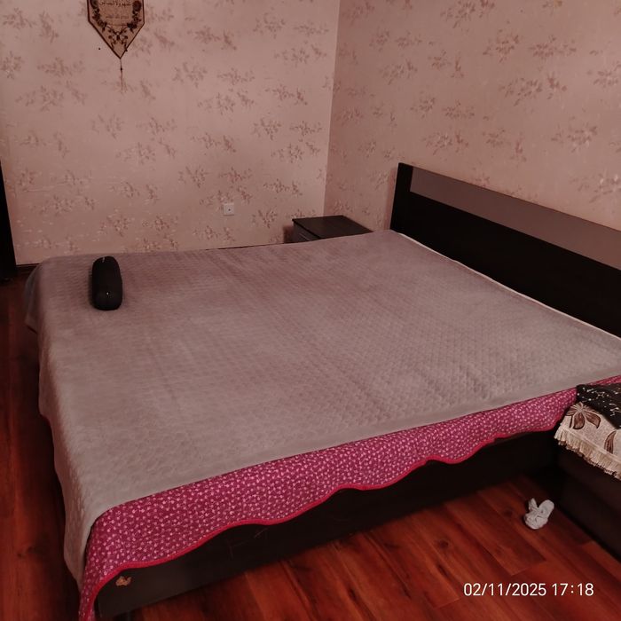 Кровать и шкаф для одежды