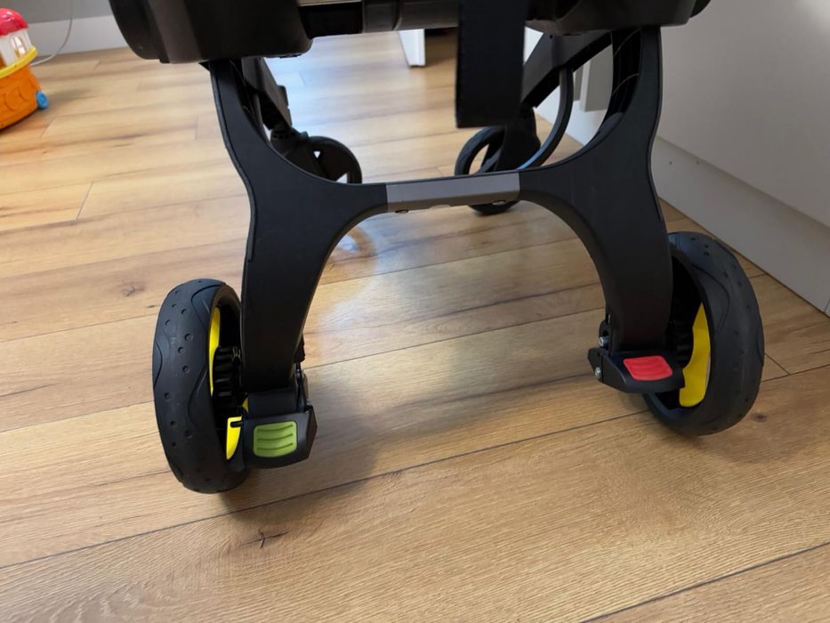 Scoica auto Doona i i-Size black transformabila in carucior
