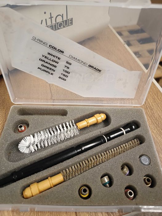 Апарат микродермабразио с контрол на вакуума за екфолиация на кожата