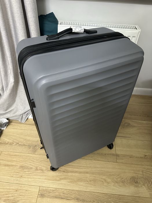 Чемодан большой новый