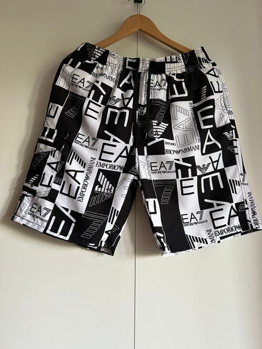 Продам стильные  шорты