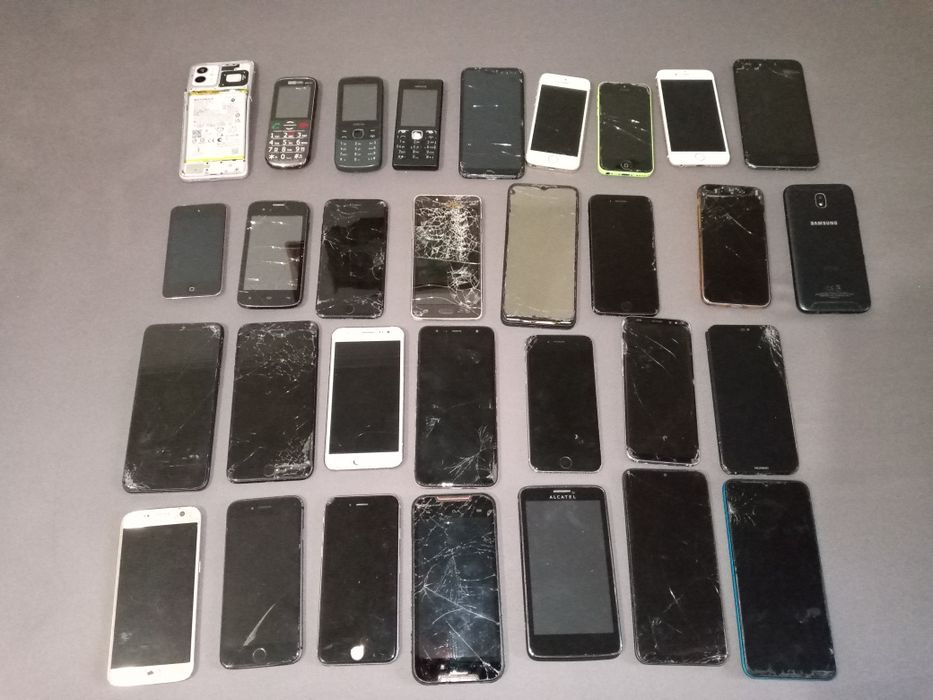 Vând lot de telefoane pt piese