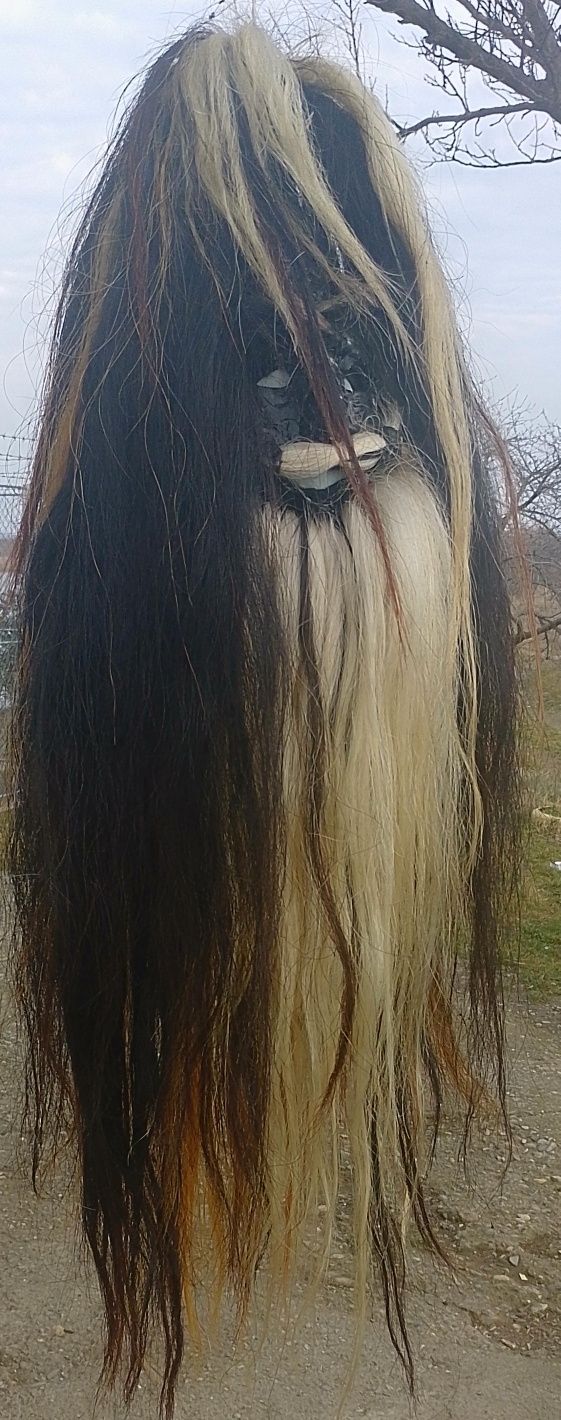 Masca din par de cal și smoala