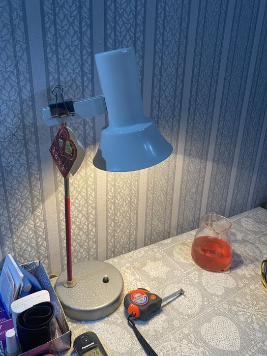 Продам настольную лампу