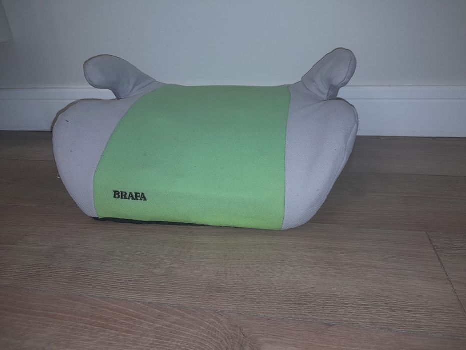 Продам бустер кресло для автомобиля автокресло без спинки