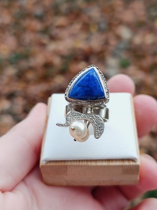 Vechi inel masiv din argint de 925, cu lapis lazuli si doua perle