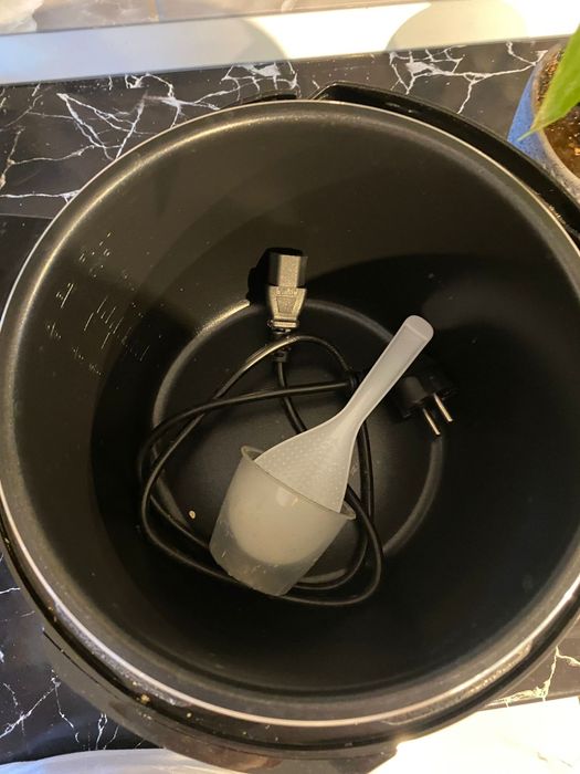 Vând oala multicooker