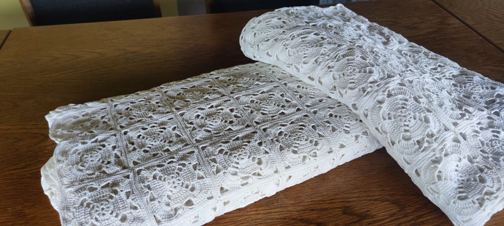 Fata de masa sau cuvertura lucrata manual