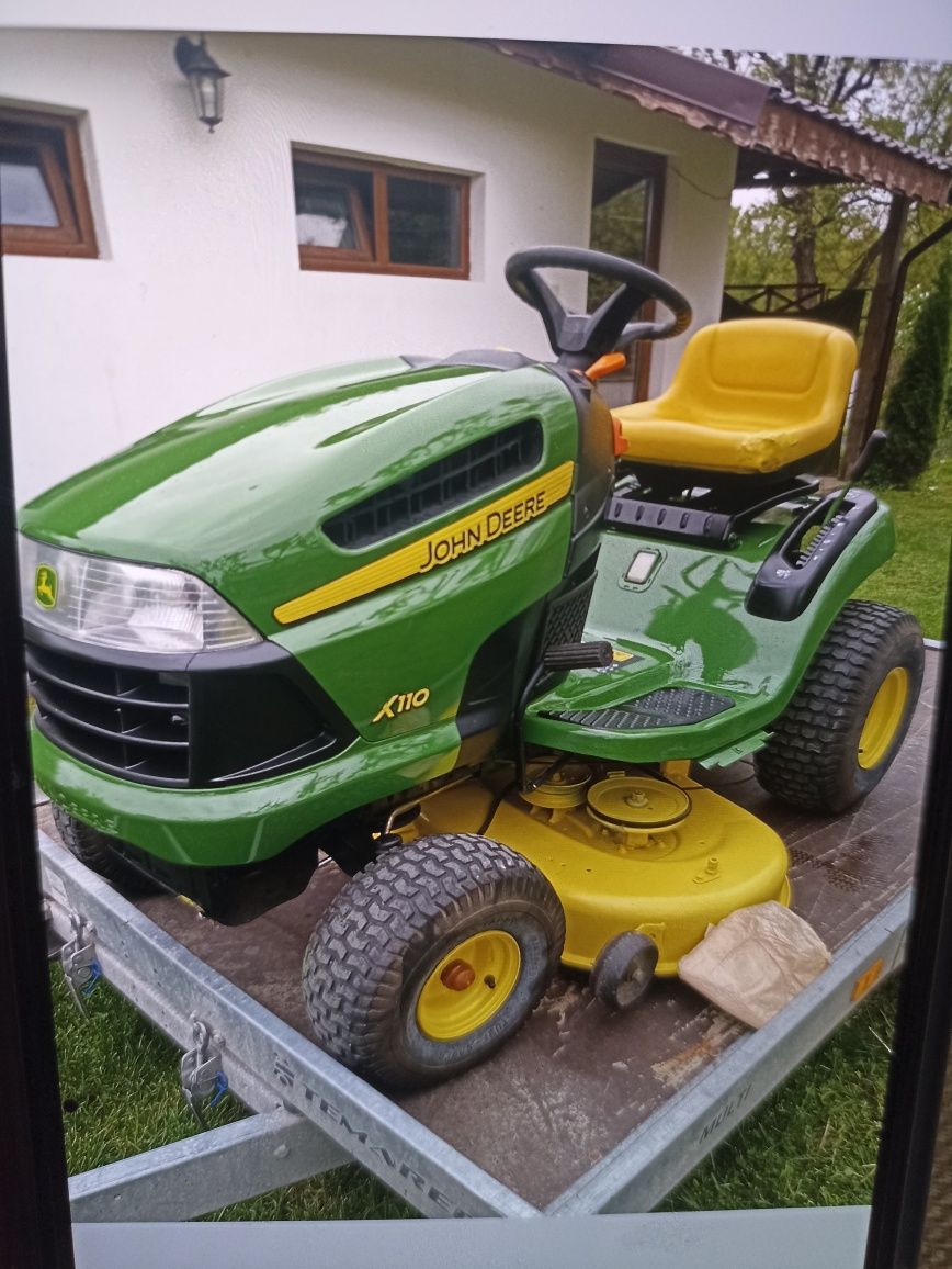 Tractoras tuns iarba John Deere x110