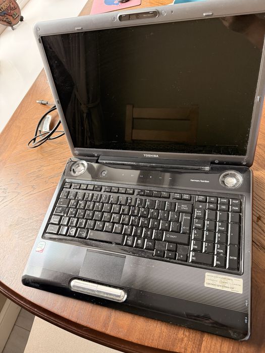 Ноутбук Toshiba Satellite P300 17” / Harman Kardon