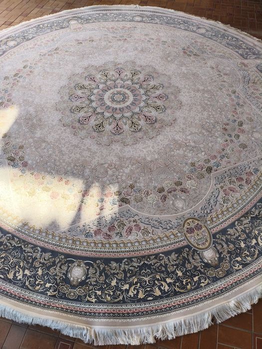 Sifatli gilam sotiladi