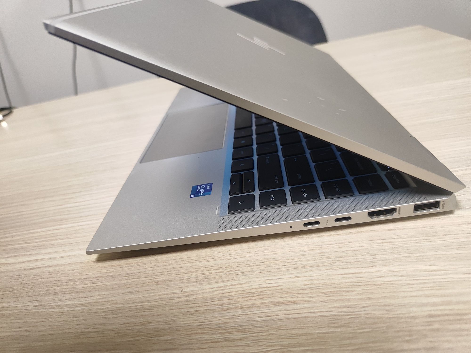 HP x360 Core i7, 32GB ozu, ssd 512gb, Face id + Touch id  + Алюминий