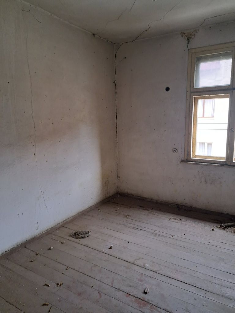 Продава се Къща в Разлог - 300 кв.м за 367 €/кв.м - Снимка #2