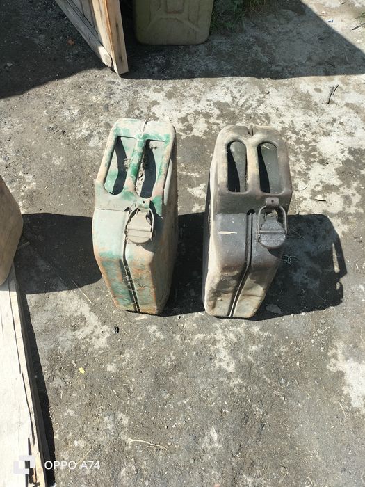 Продам железные канистры под бензин