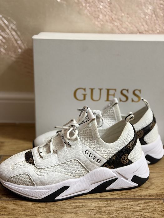 Adidasi Guess nr 38 26 cm