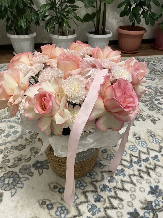 Пышный букет в корзине