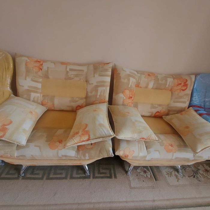 Продам диван с 2 креслами