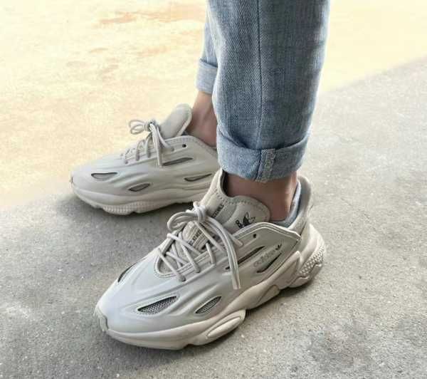 Оригинални маратонки * ADIDAS OZWEEGO CELOX * EU42