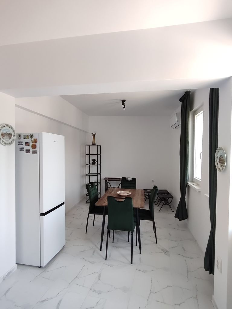 Дава се под наем Четиристаен апартамент в Видин, Център - 100 кв.м за 560 € - Снимка #1