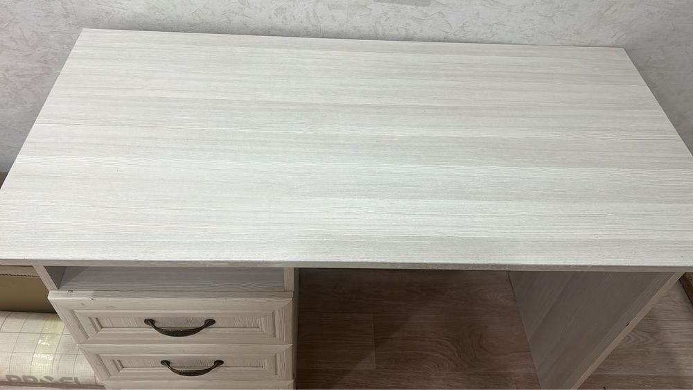 Продаётся стол в отличном состоянии