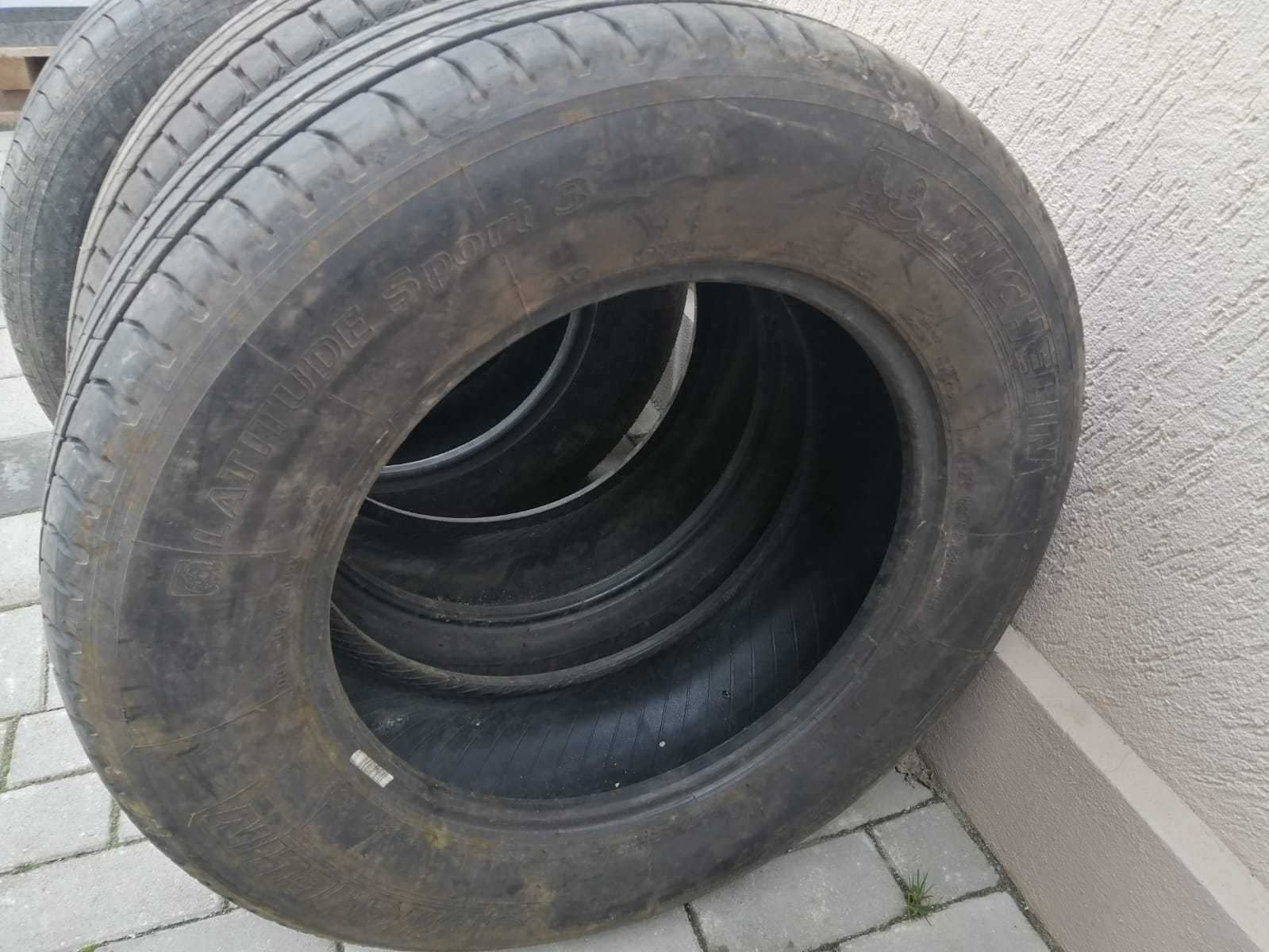 Vând anvelope Michelin 235/65/R17