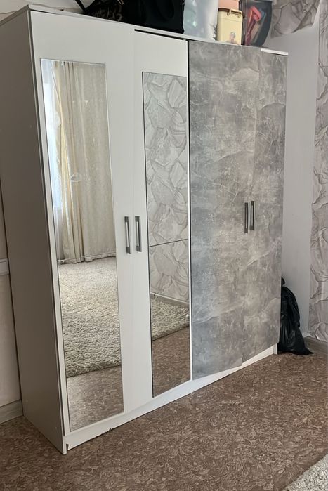 Шкаф киімдерге арналған.