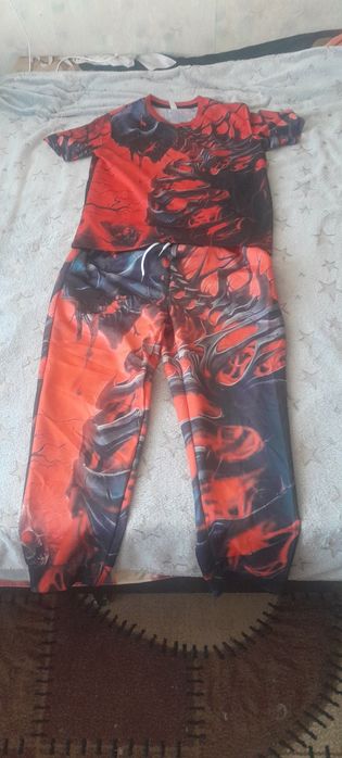 Продам костюм летний