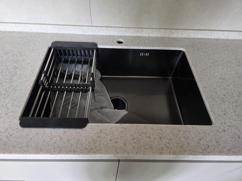 Столешницы и кварцевый и акриловый камен