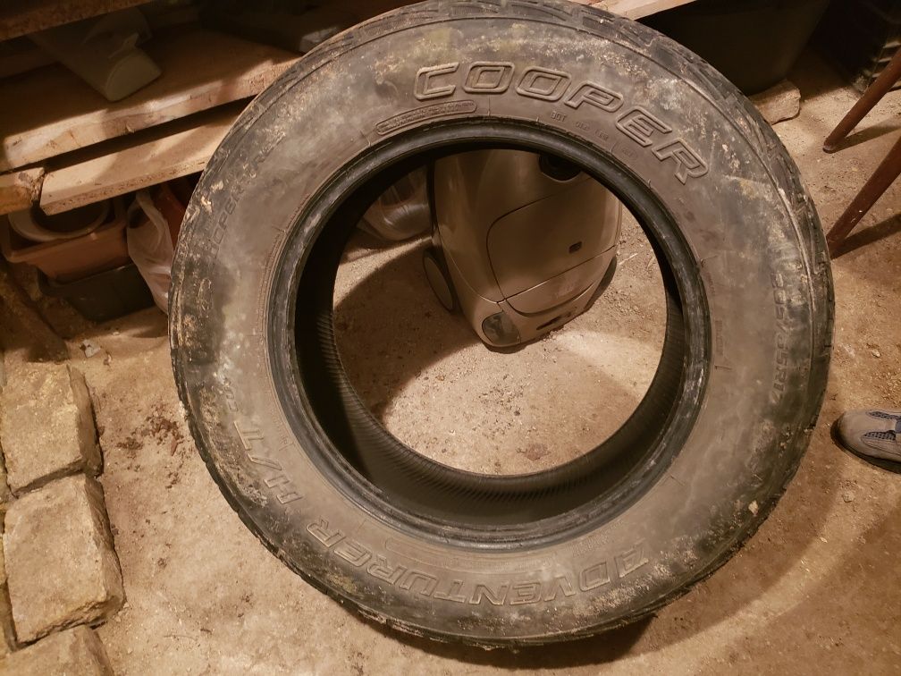 Две непарные шины 235/65r17