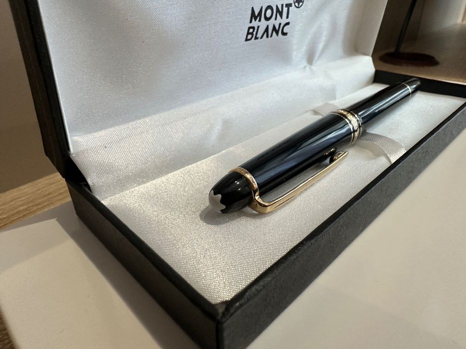 Stilou Mont Blanc fountain pen, rezerva/cerneala, negru penita aurie
