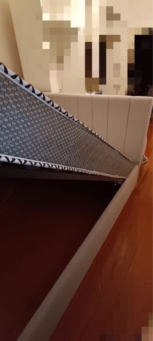 Продам кровать увеличиную двуспальную + матрас