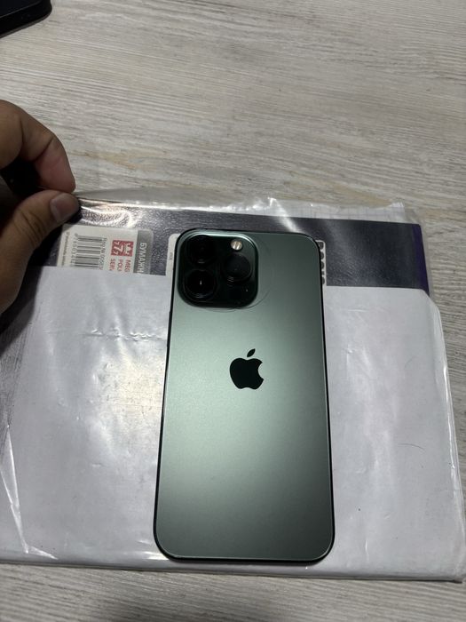 Iphone 13 pro green