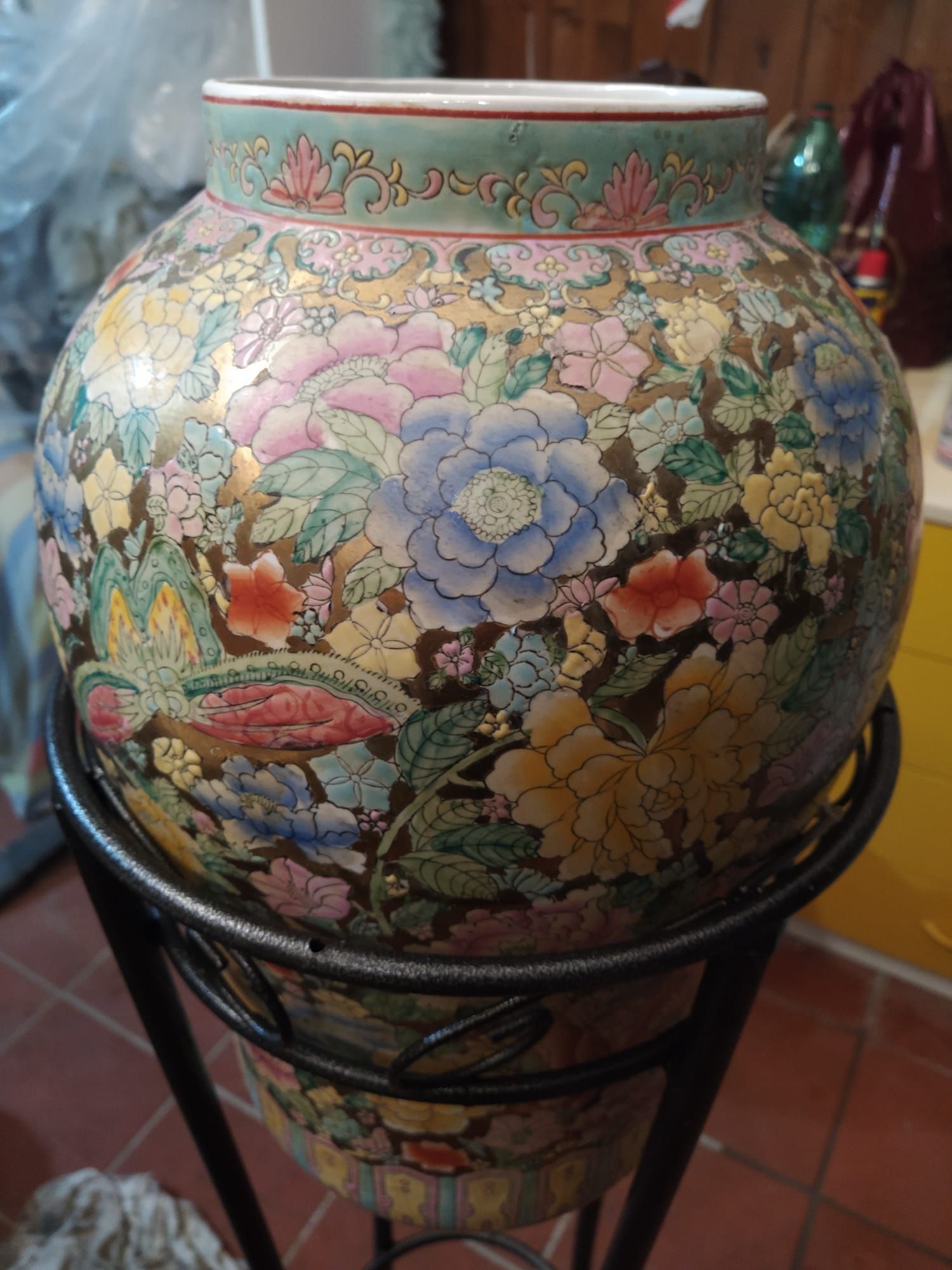 Vaze din ceramica decorate.