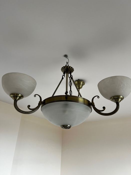 Продавам месингов полилей