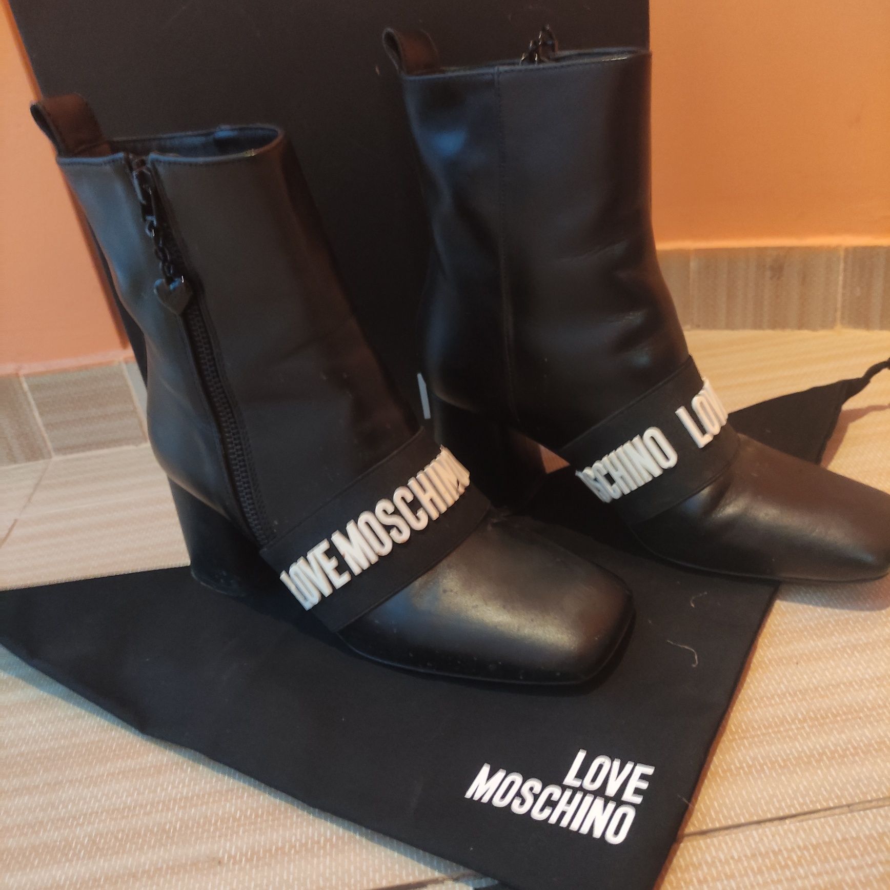 120 лв-Moschino дамски боти 38-