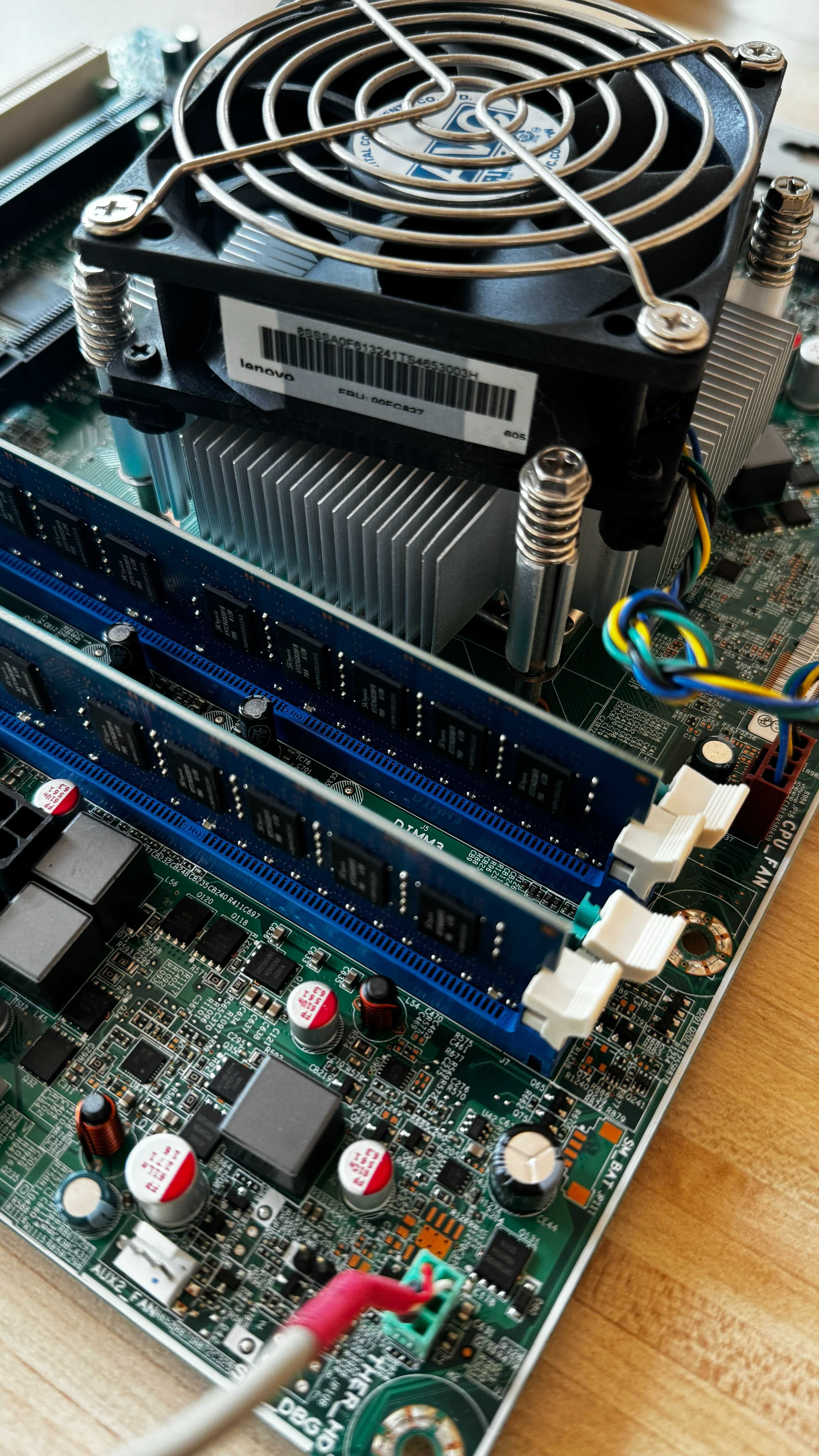 Lenovo THINKSERVER TS140 дъно + процесор, RAM, захранване FSP450-50ETN