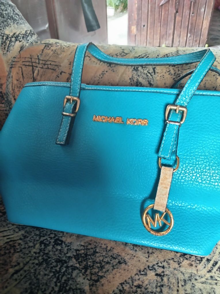 O geantă superbă de la Michael kors