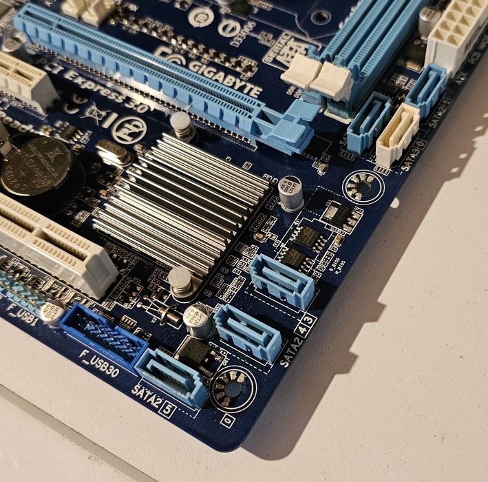 Placa de baza GA Gigabyte B75M HD3 socket 1155