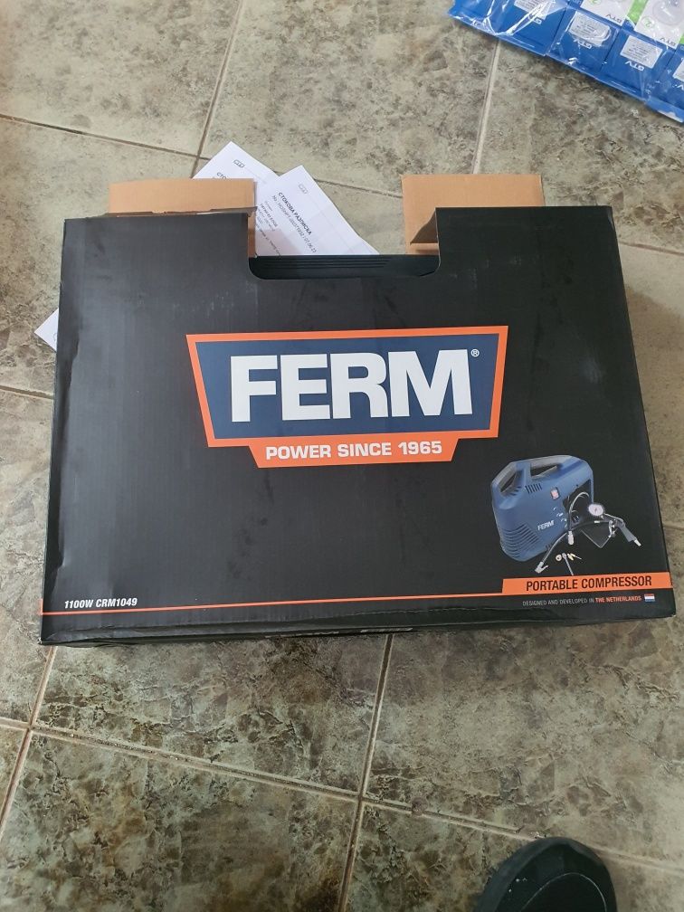 Портативен компресор FERM CRM1049, 1100 W