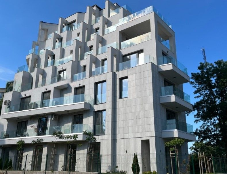Продава се Тристаен апартамент в София, Хладилника - 132 кв.м за 2400 €/кв.м - Снимка #1