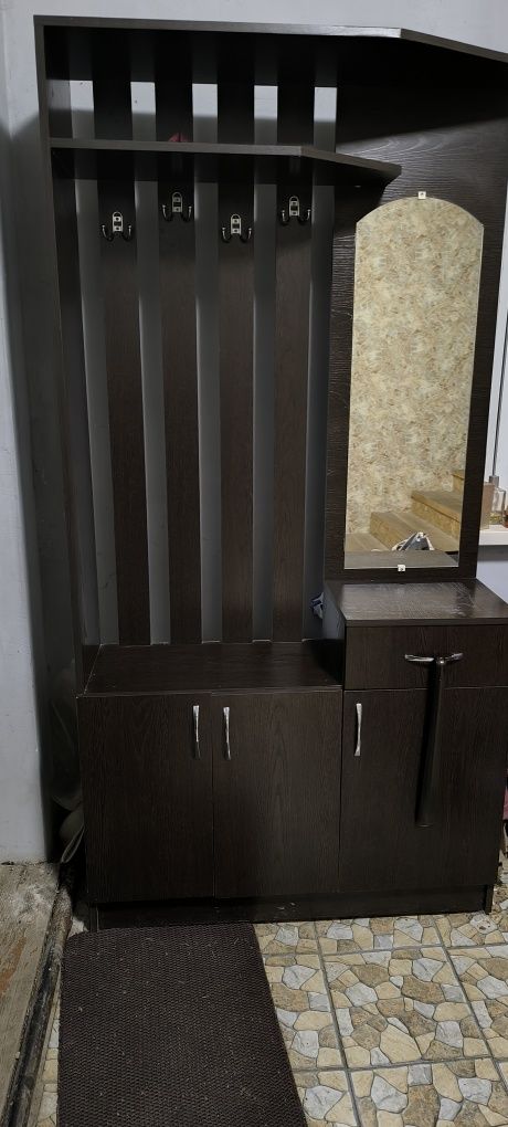Продается прихожая с обувницей