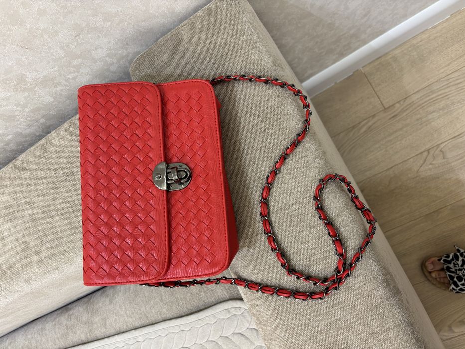 Сумочка красная