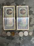 Bancnote (2x una suta lei) si monede 500, 100, 50, 10, 5 lei si 25 ban