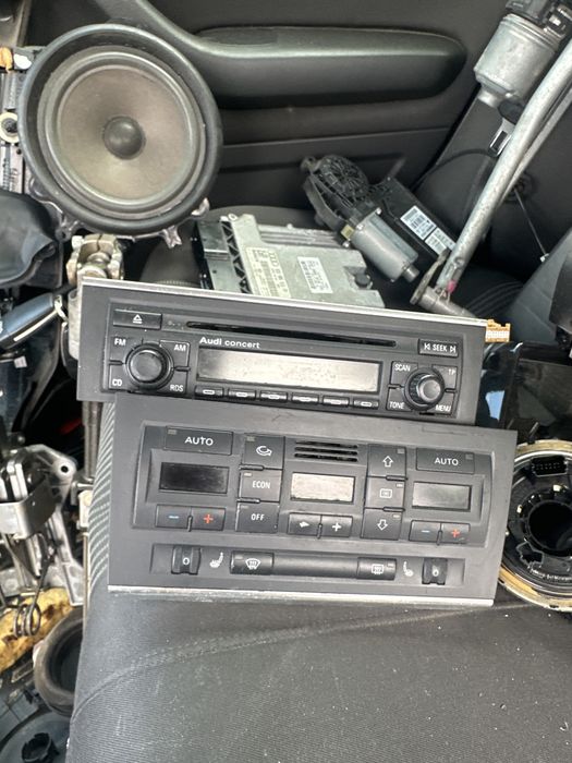 Plansa bord AUDI A4 B6 / B7 ceasuri clima stopuri oglinda coloana