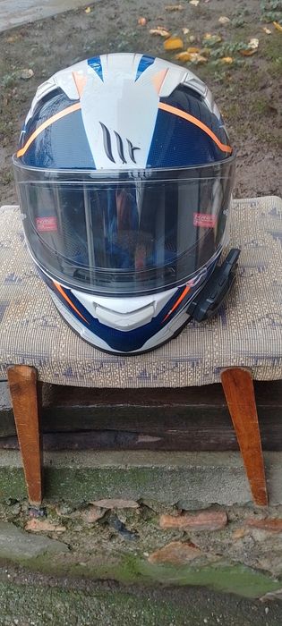 Продавам каска MT Helmets  L