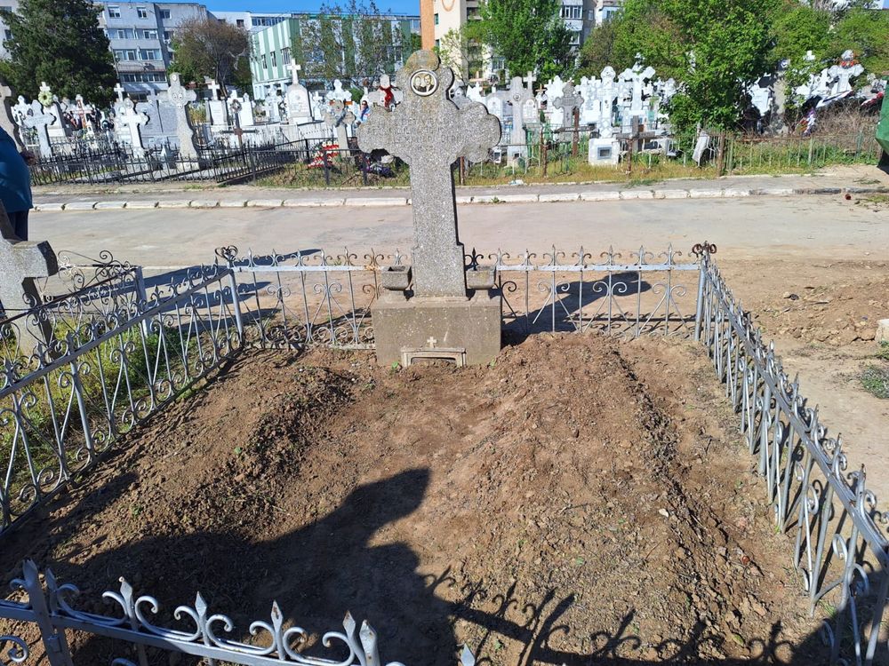 Vand locuri de veci cimitirul Brailita 1 aleea principala