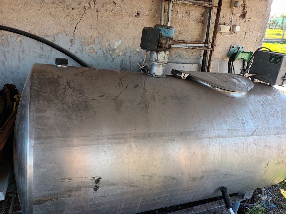 Продавам вана за мляко 700лт